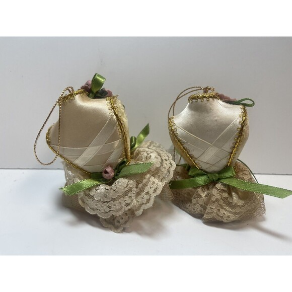 Katherine’s Collection Wayne Kleski Victorian Ornaments Velvet Lace Set Of 2 - Picture 3 of 7